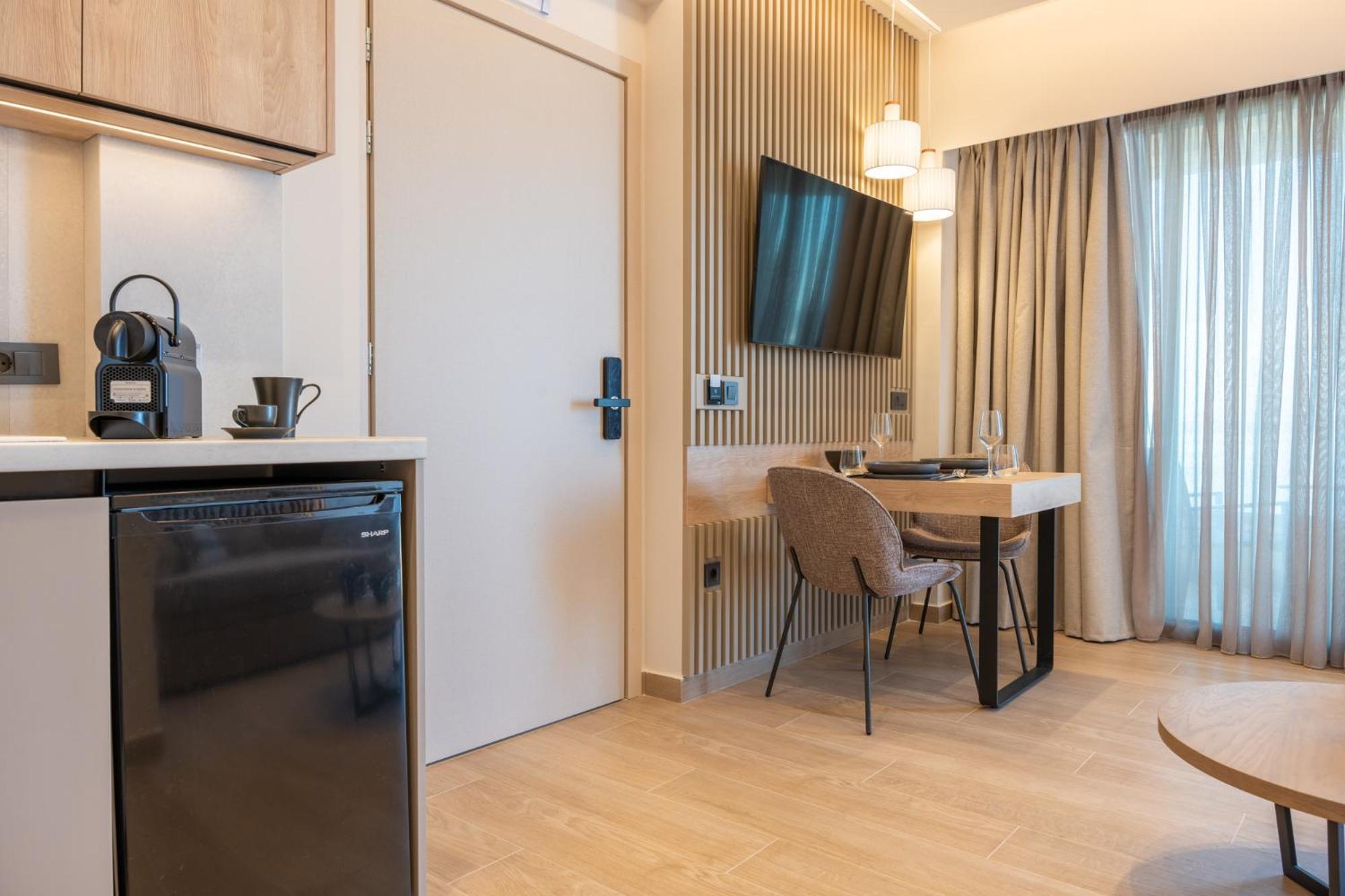 Esthisea Suites Каламата Екстер'єр фото